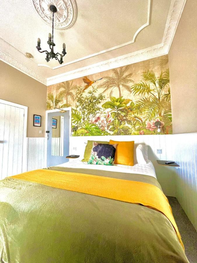 No: 1 The Esplanade Guest Accommodation. Tenby Luaran gambar