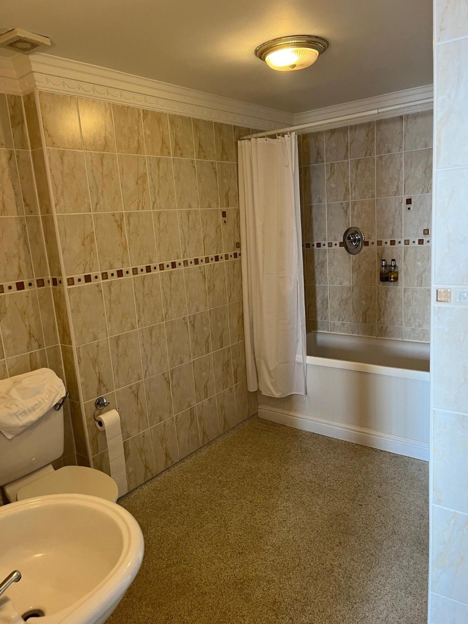 No: 1 The Esplanade Guest Accommodation. Tenby Bilik gambar