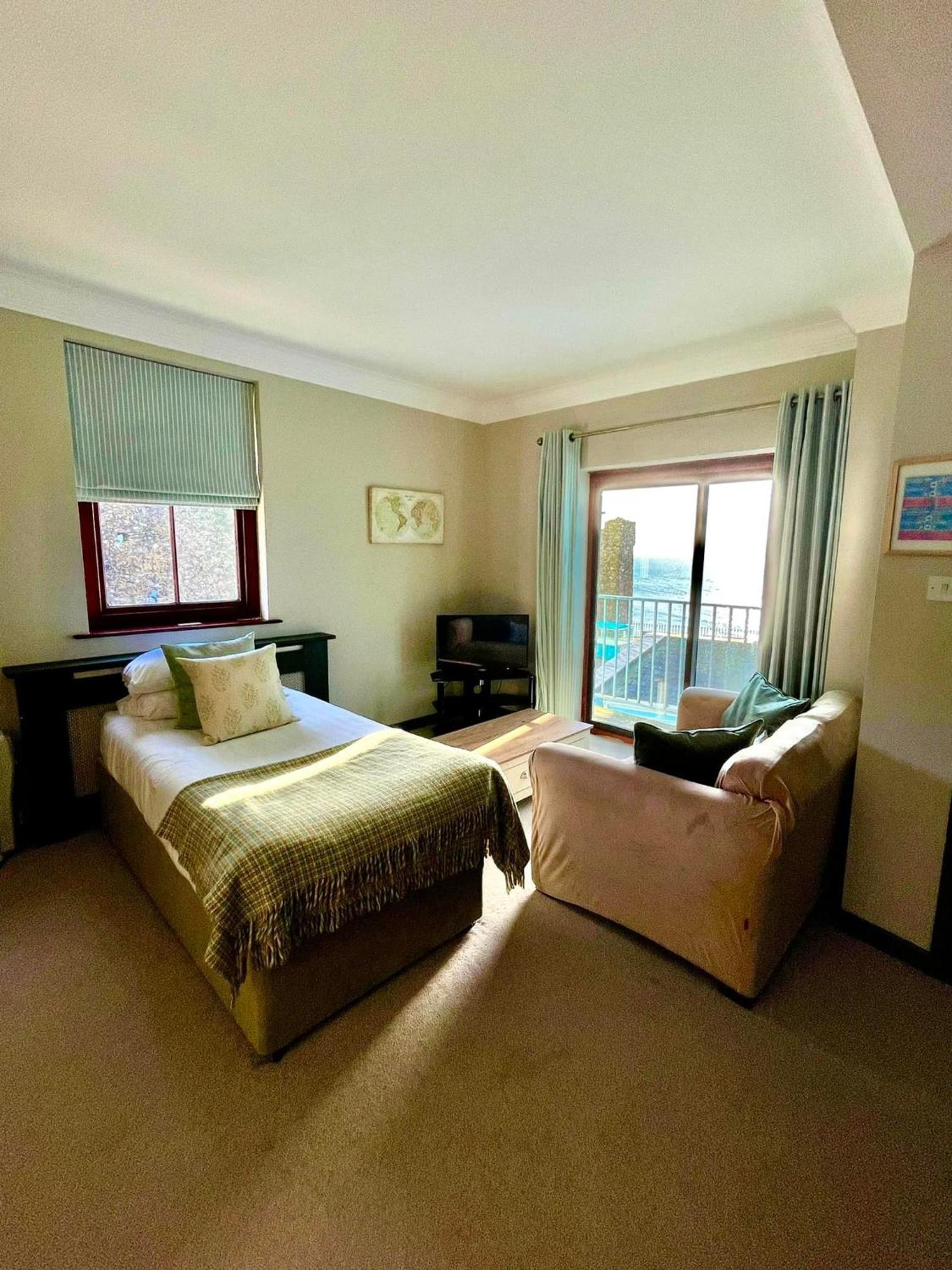 No: 1 The Esplanade Guest Accommodation. Tenby Luaran gambar