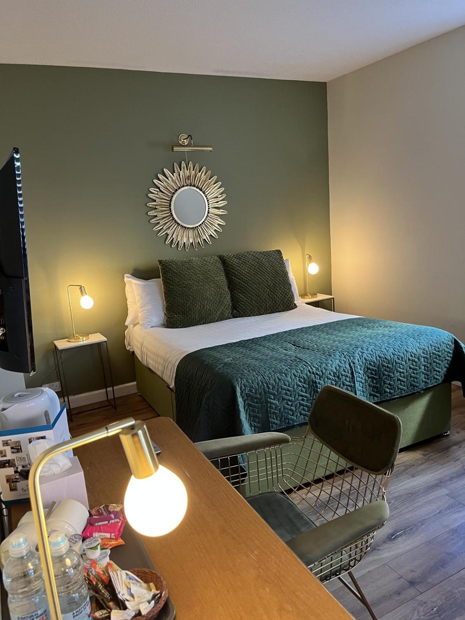 No: 1 The Esplanade Guest Accommodation. Tenby Bilik gambar